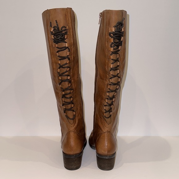 Steve Madden. Lace up women’s leather boots. Size 7.5. - Picture 3 of 9